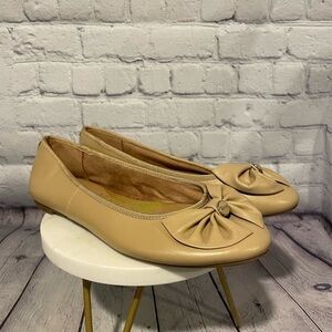 Circus by Sam Edelman Women's Beige Flats with Bow Detail 8.5